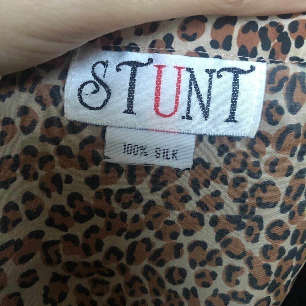 Stunt women’s 100% Silk Animal Print button down blouse - Picture 3 of 5